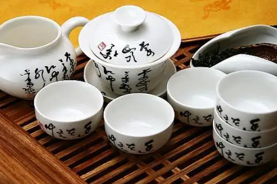 塑料杯可以泡茶吗-第3张图片-洱颂普洱